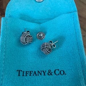 Tiffany knot earring